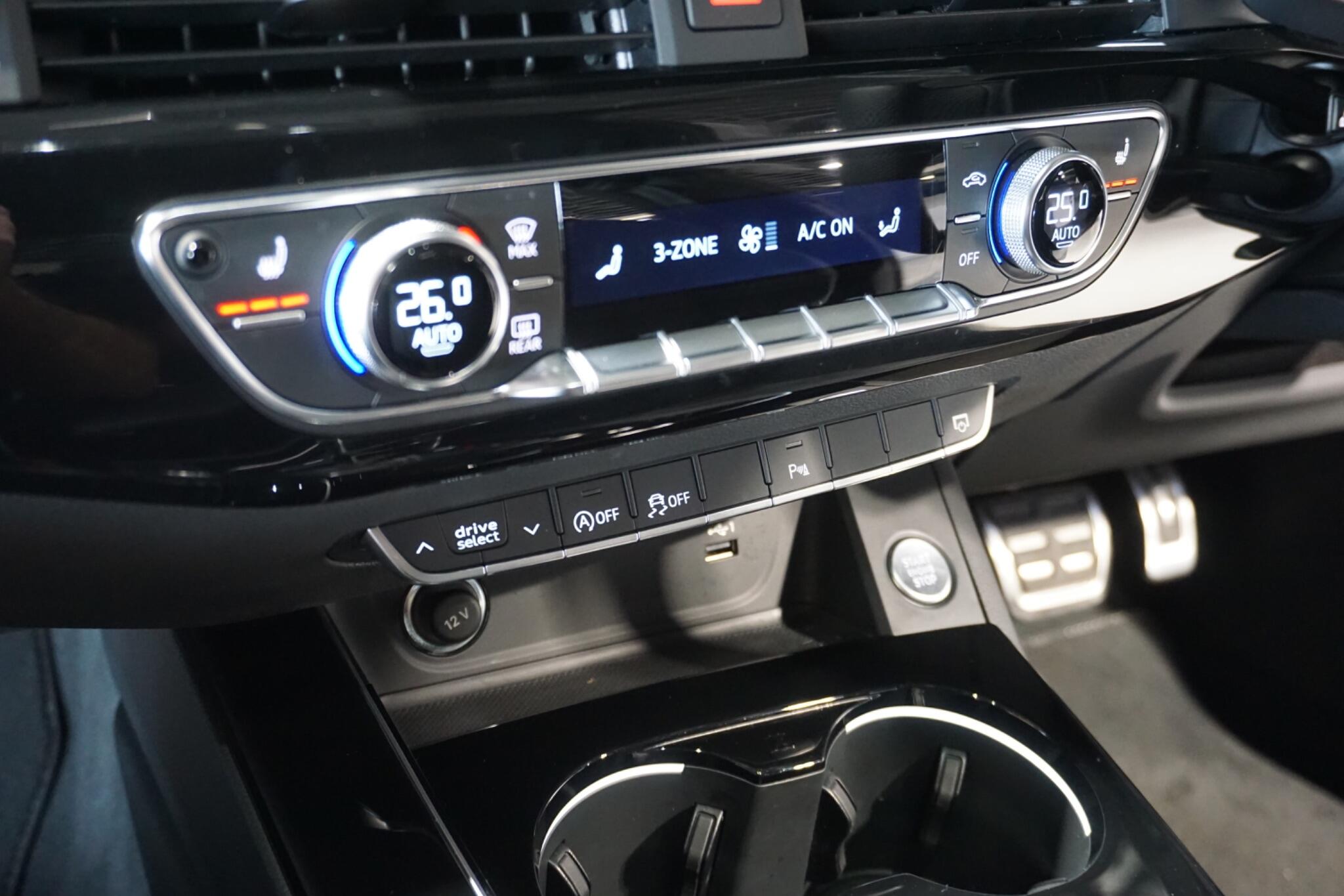 Audi A4 2.0 TDI 40 Black Edition Saloon 4dr Diesel S Tronic quattro Euro 6 (s/s) (204 ps)